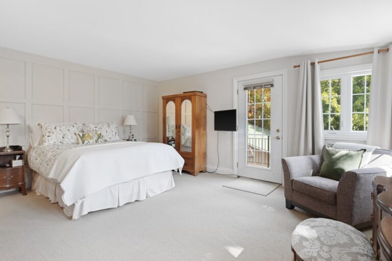 Quarto de pousada preparado para receber visitantes