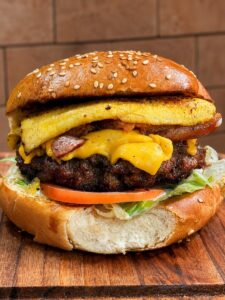 Combo da copa: hambúrguer + batata P + refri 350ml