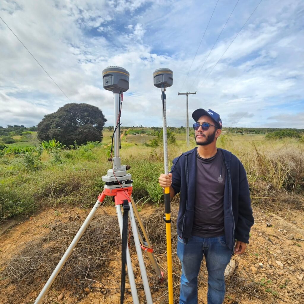 Levantamento de georreferenciamento com receptor GNSS em Morro do Chapéu