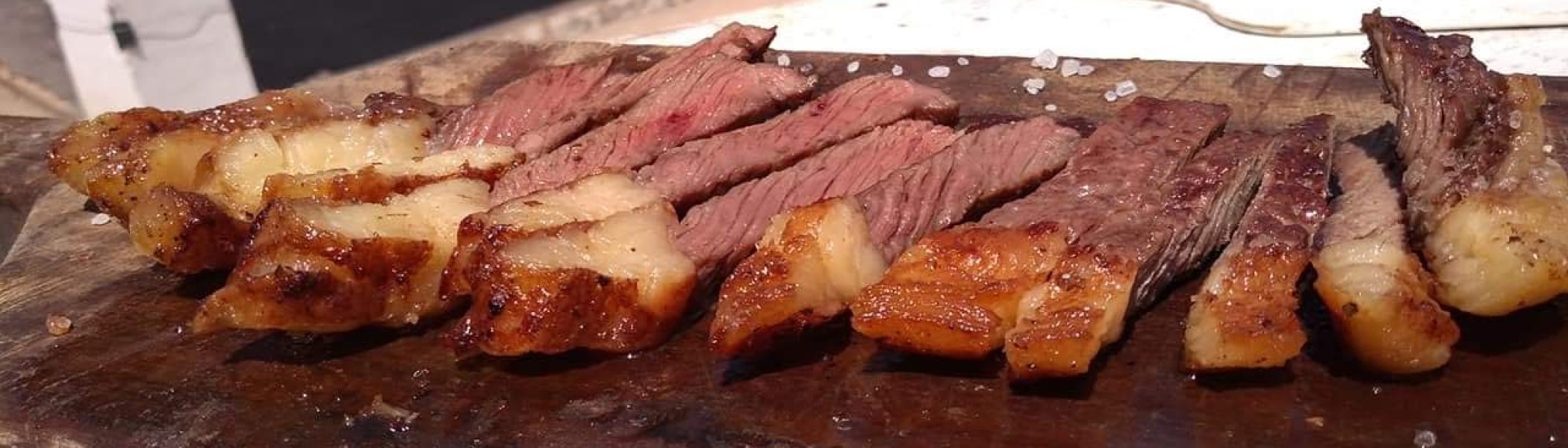 Picanha fatiada na tabua, assada por Lisandro Dourado