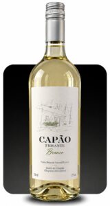 Garrafa do Capão Frisante Branco, da Vinícola Santa Maria
