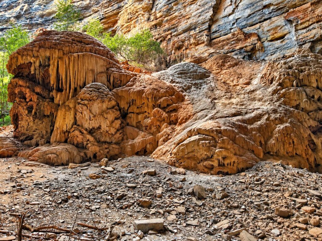 Formações rochosas na Gruta dos Brejões, em Morro do Chapéu