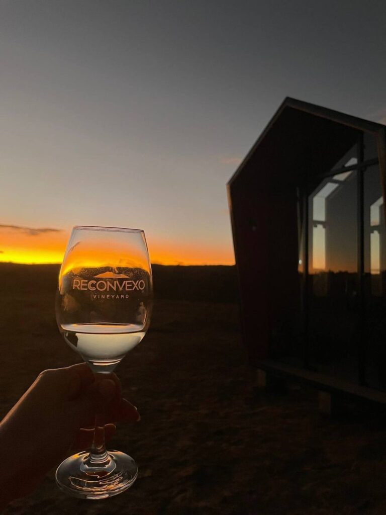 Pôr do sol no Glamping Reconvexo, em Morro do Chapéu